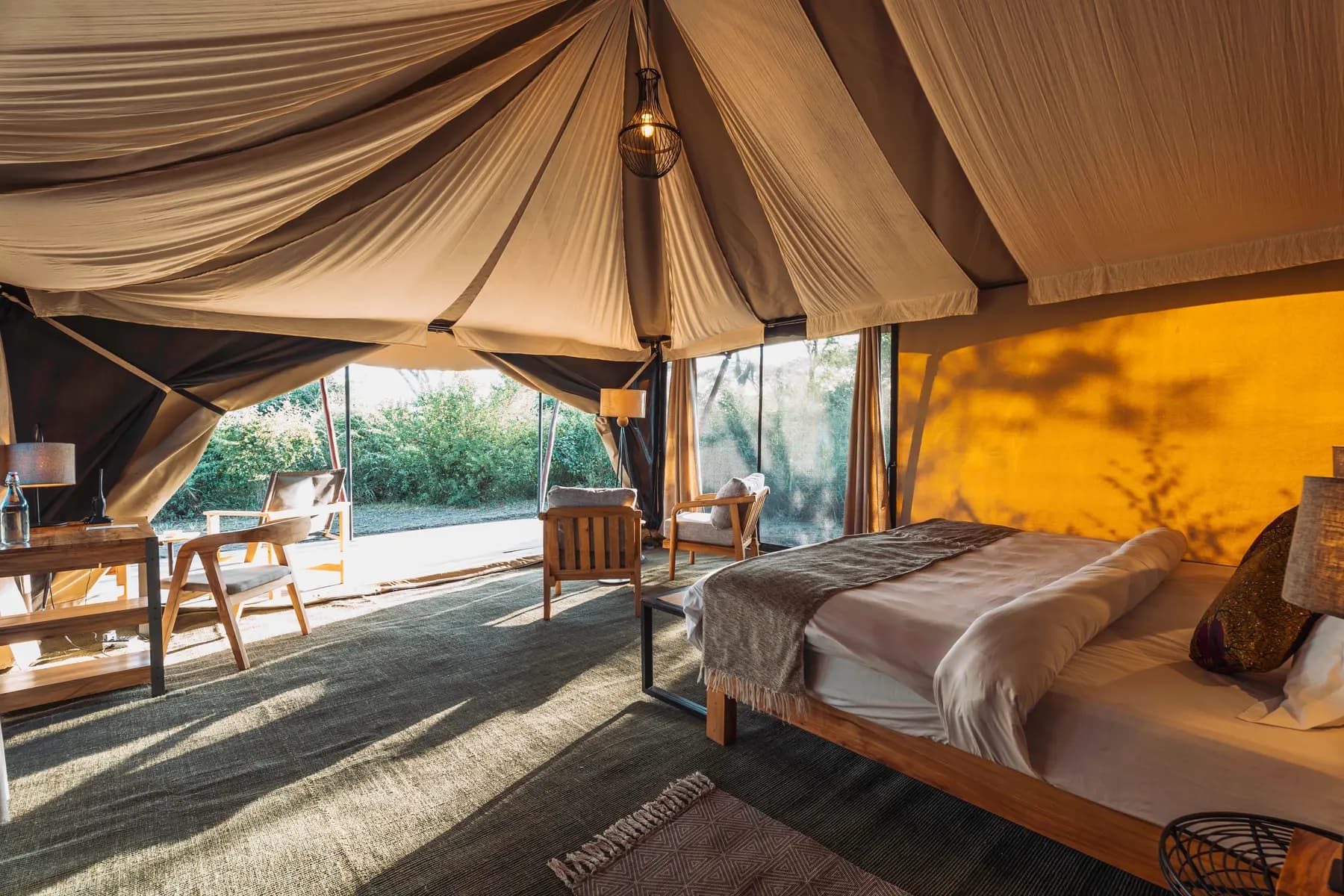 Tent bedroom opening onto the plains